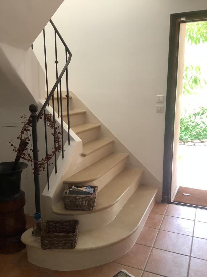 Le Mas Des Oliviers Martigues Bagian luar foto