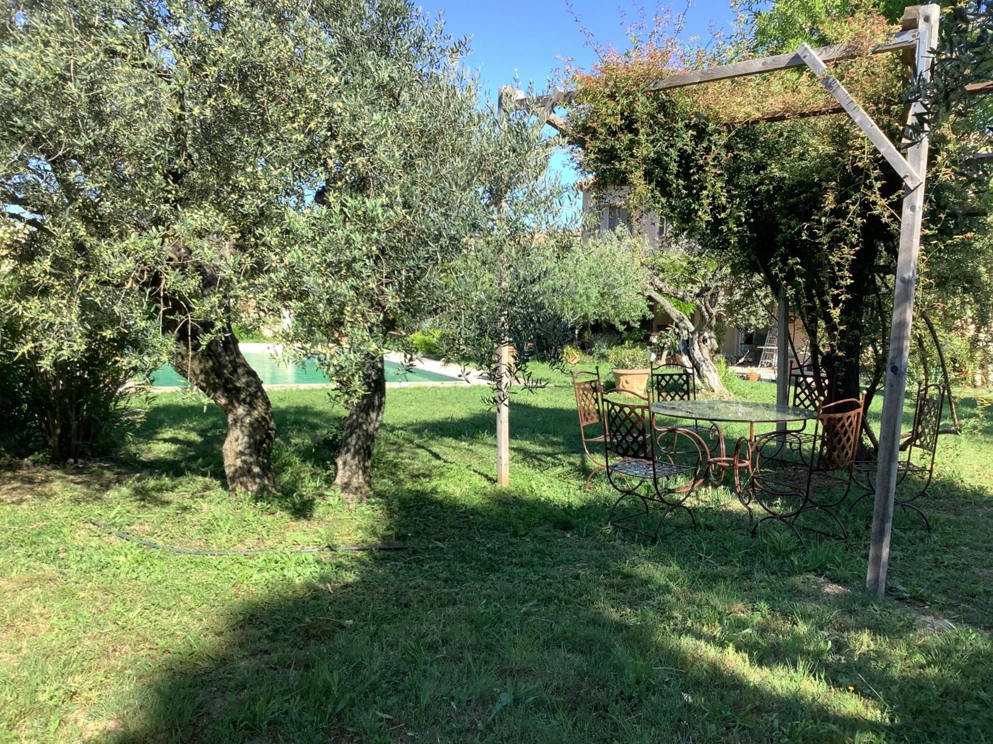 Le Mas Des Oliviers Martigues Bagian luar foto